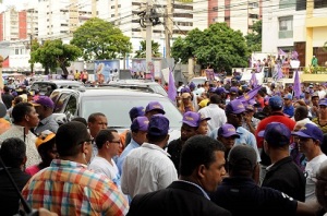 Una multitud acudió al lugar a ofrecer su apoyo a Leonel Fernández.