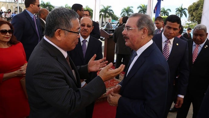 El embajador de Japón, Takashi Fuchigami; y el presidente Danilo Medina./elDinero