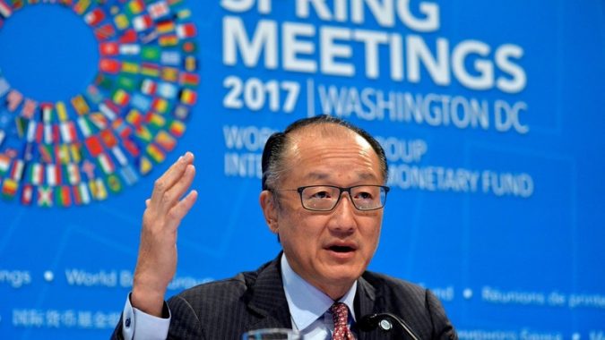 world bank president jim yong kim gestures as he makes remarks during a press briefing to open the the imf and world bank's 2017 annual spring meetings in washington