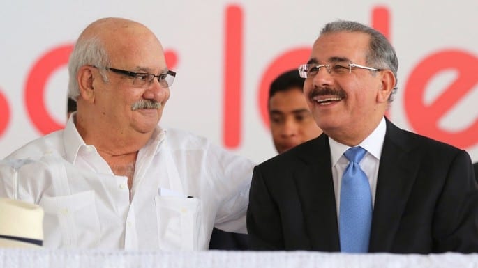 El fundador del Grupo Industrial, Miguel Feris Iglesias y el presidente Danilo Medina durante la inauguración de una moderna planta de la empresa en San Pedro de Macorís.