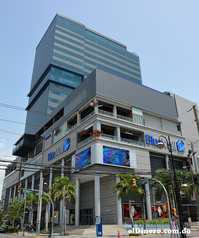 Blue Mall: Es otra edificación que alberga un centro comercial y un hotel. Cuenta con 21 pisos y 105 metros de altura. Esta Ubicado en la Winston Churchill. | Lésther Álvarez