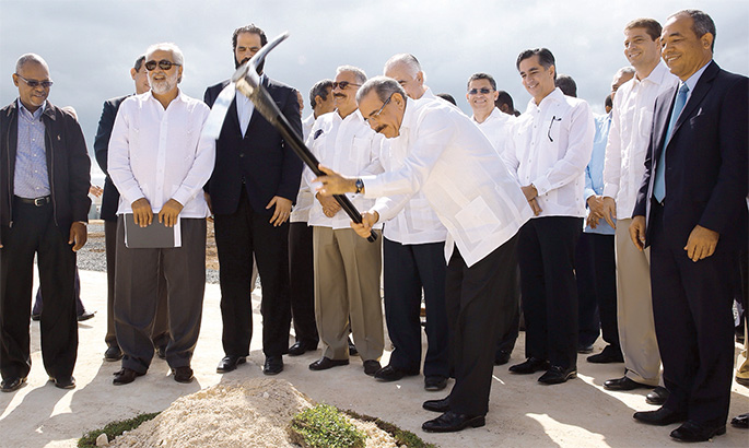 El presidente Danilo Medina dio el primer picazo para la construcción de la terminal el 18 de febrero de 2014 en presencia de inversionistas del proyecto, y funcionarios.